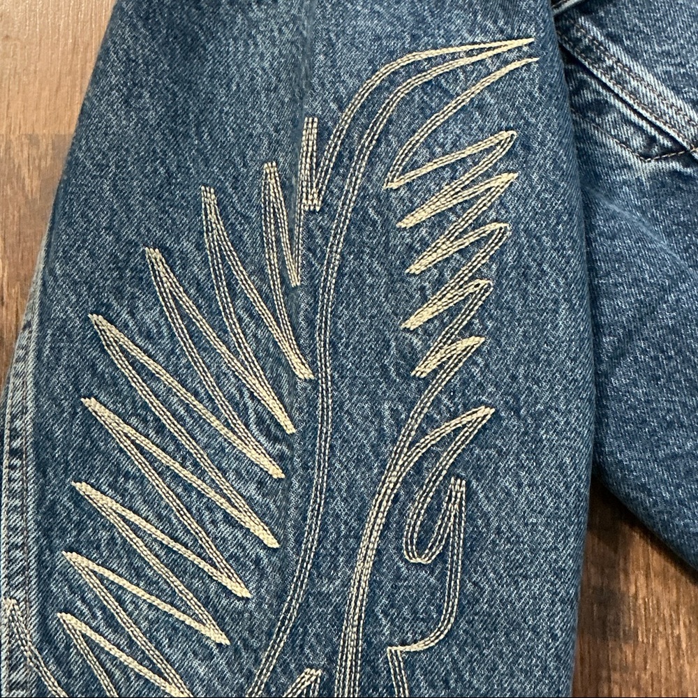 Levi’s Made & Crafted Embroidered Denim Trucker Jacket – Size M – NWT - Picture 8 of 13